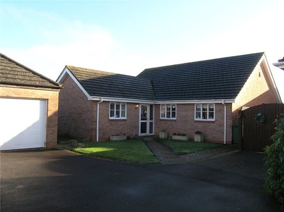 3 bedroom Bungalow f...